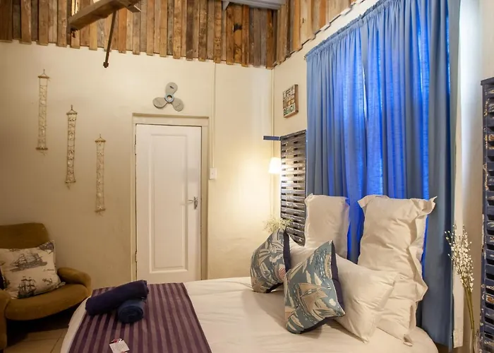 Strand Group Accommodation - 22 Sleeper Helderberg