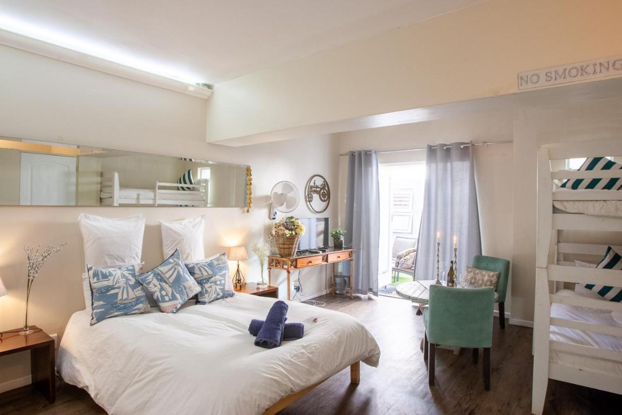 Holiday home Group - 22 Sleeper Helderberg Cape Town